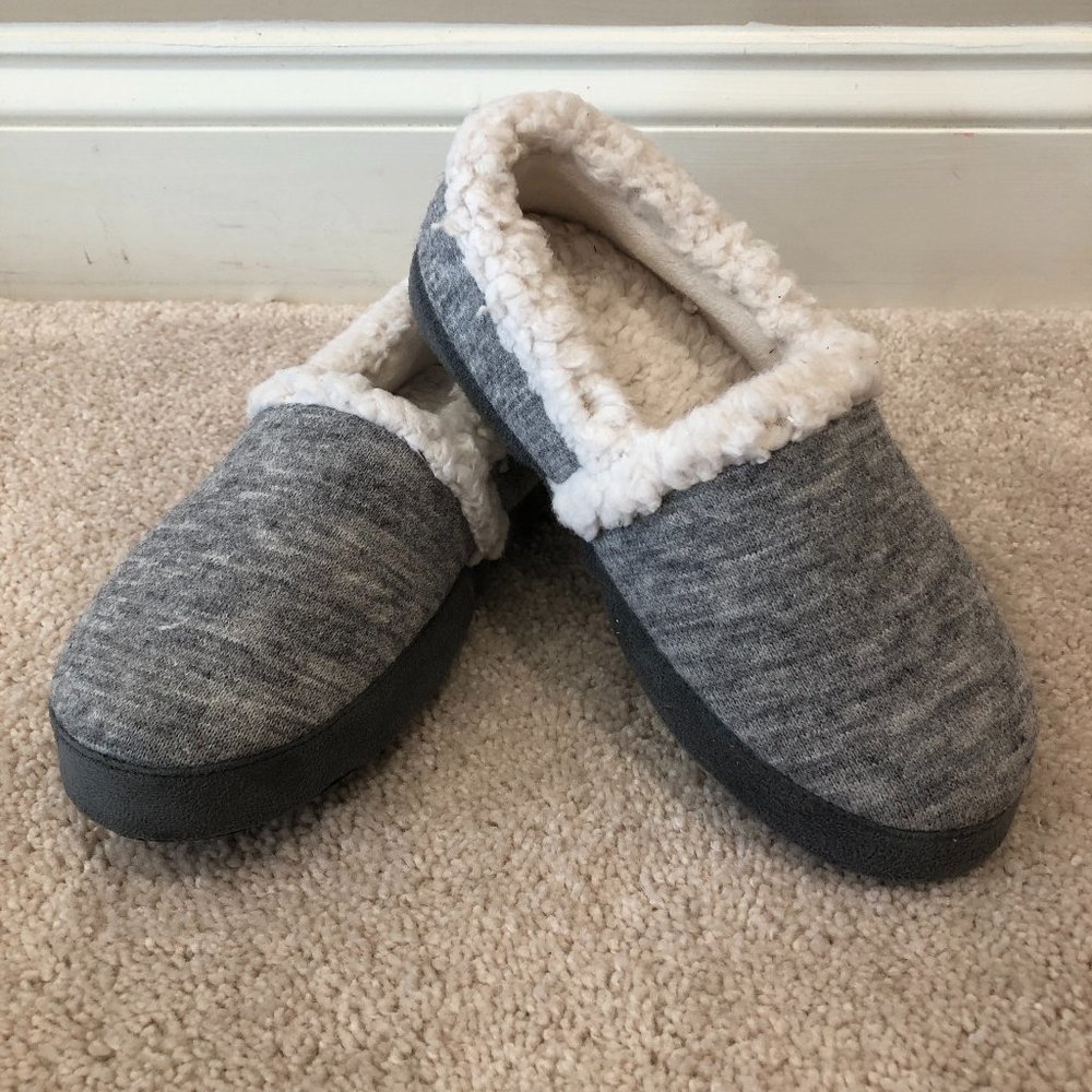 NWOT Isotoner Signature Women's Microsuede Marisol Slippers Heather Grey Medium